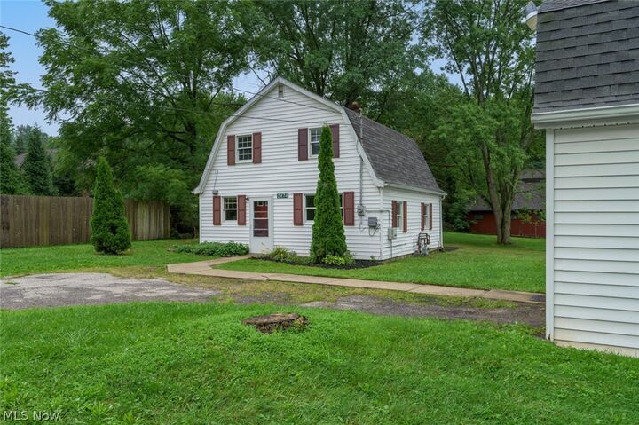 Property Photo: 2474 Cadwallader Sonk Road OH 44410
