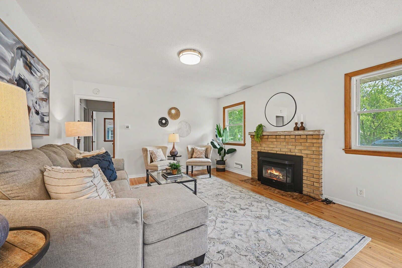 Property Photo:  2733 Parkview Boulevard  MN 55422 