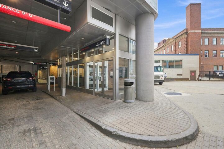 Property Photo: 431 S 7th Street 2704 MN 55415