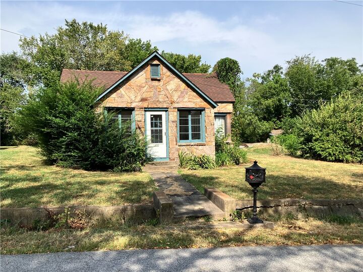 Property Photo:  409 2nd Street  AR 72722 