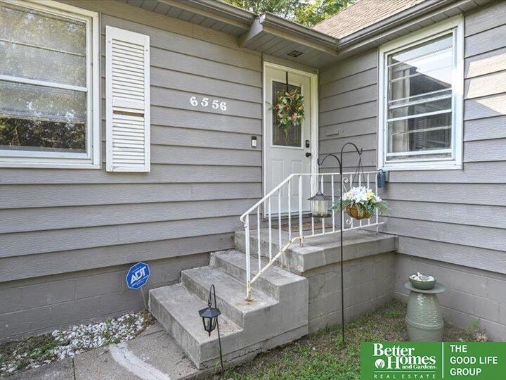 Property Photo:  6556 N 34th Street  NE 68112 