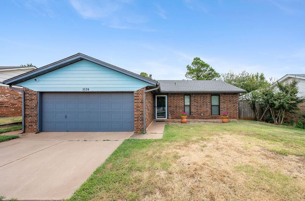 Property Photo:  1624 Apian Way  OK 73003 