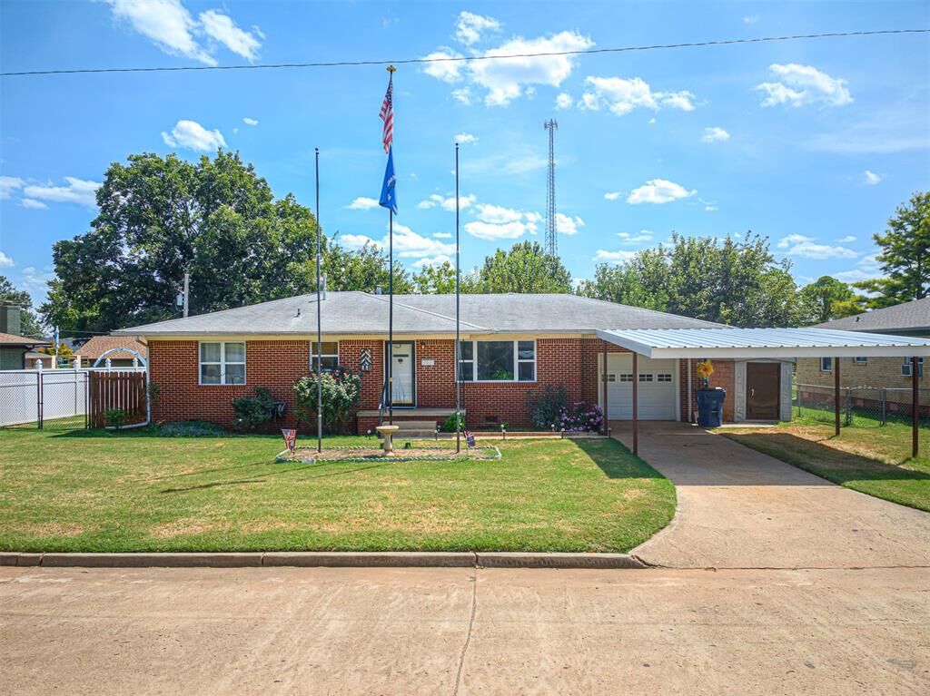 Property Photo:  925 W Creek Street  OK 73052 