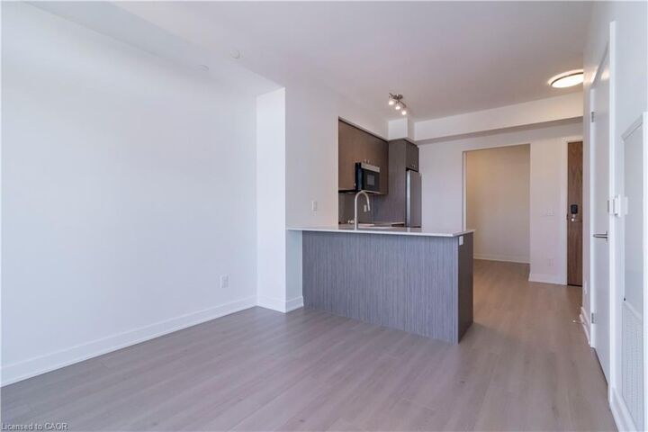 Property Photo:  25 Wellington Street S 914  ON N2G 0G5 