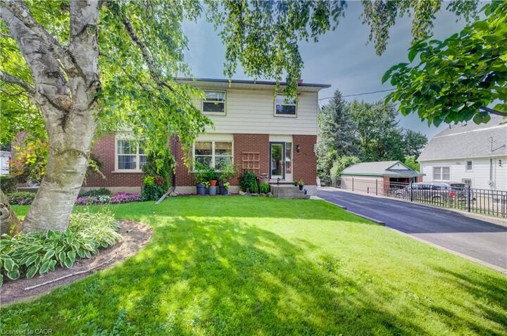 124 Queensway Drive — photo 1