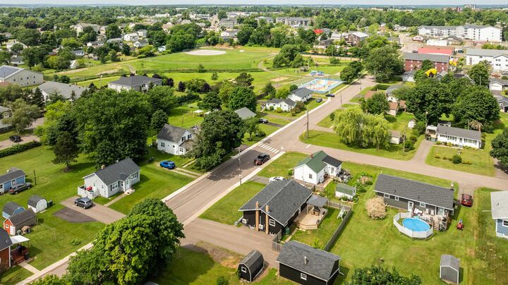 Property Photo:  6 Spring Lane  PE C1A 5Z7 