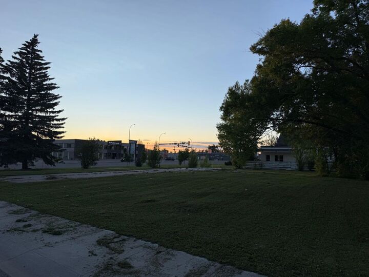Property Photo:  9932 107 Avenue  AB T8V 1L5 