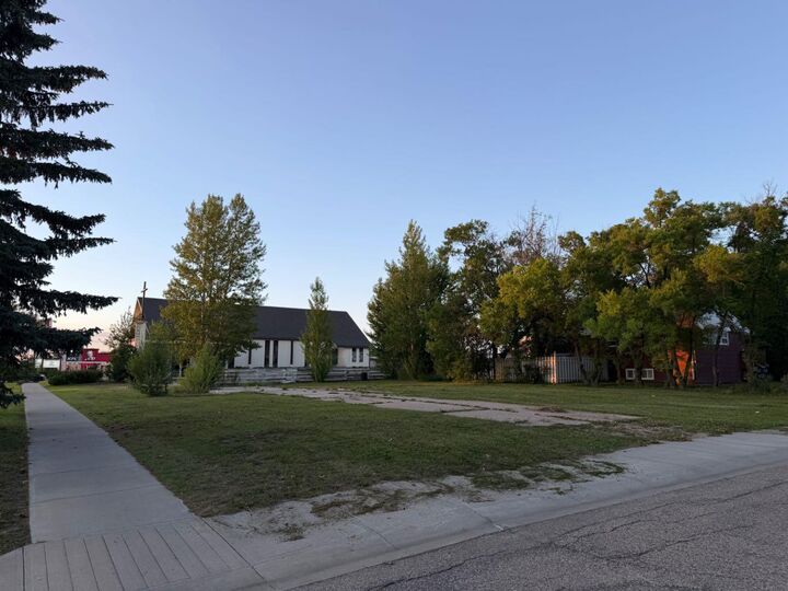 Property Photo: 9932 107 Avenue AB T8V 1L5