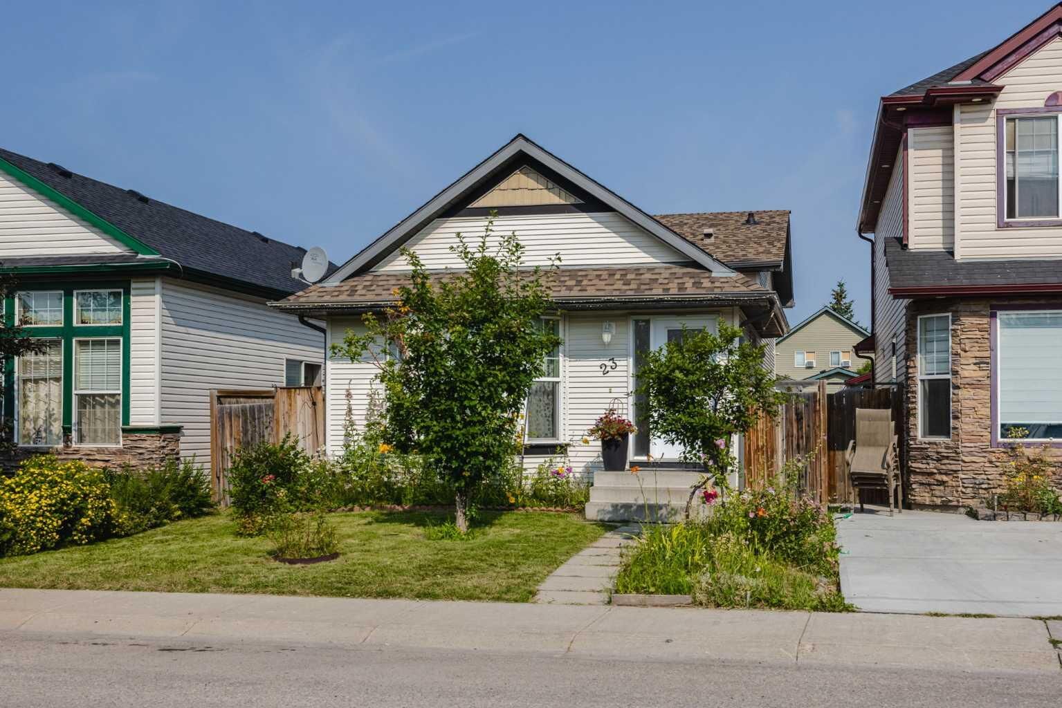 Property Photo:  23 Tarington Way NE  AB T3J 4N1 