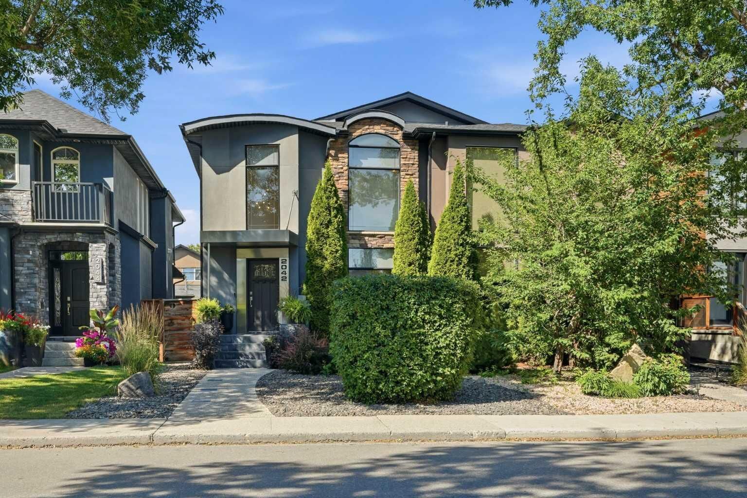 Property Photo: 2042 49 Avenue SW AB T2T 2V4