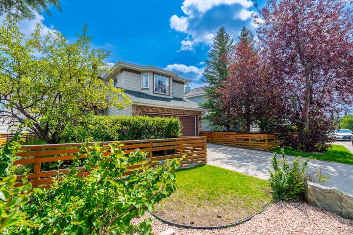 Property Photo: 77 Citadel Ridge Green NW AB T3G 4P9