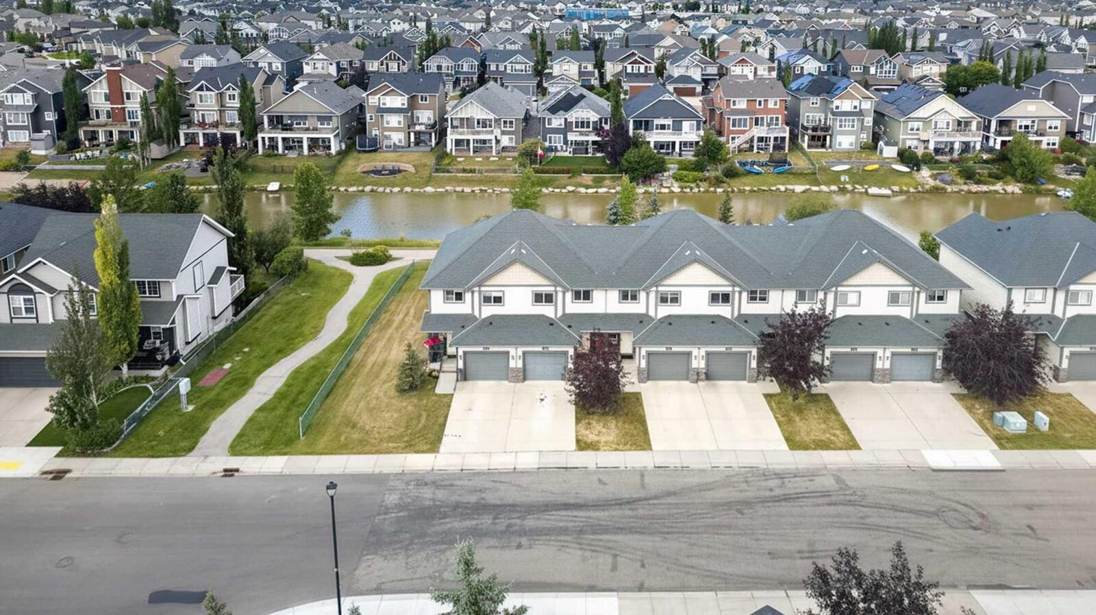 Property Photo: 224 Bayside Point SW AB T4B 2X6
