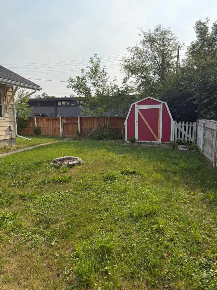 Property Photo:  537 12C Street N  AB T1H 2N4 