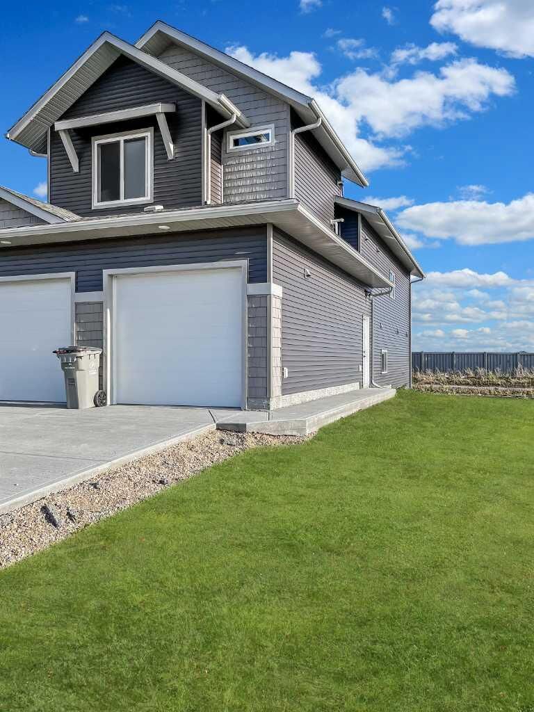 Property Photo: 10633 133 Avenue A AB T8V 4J7