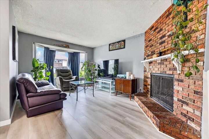 Property Photo:  672 Whiteridge Way NE  AB T1Y 4S9 