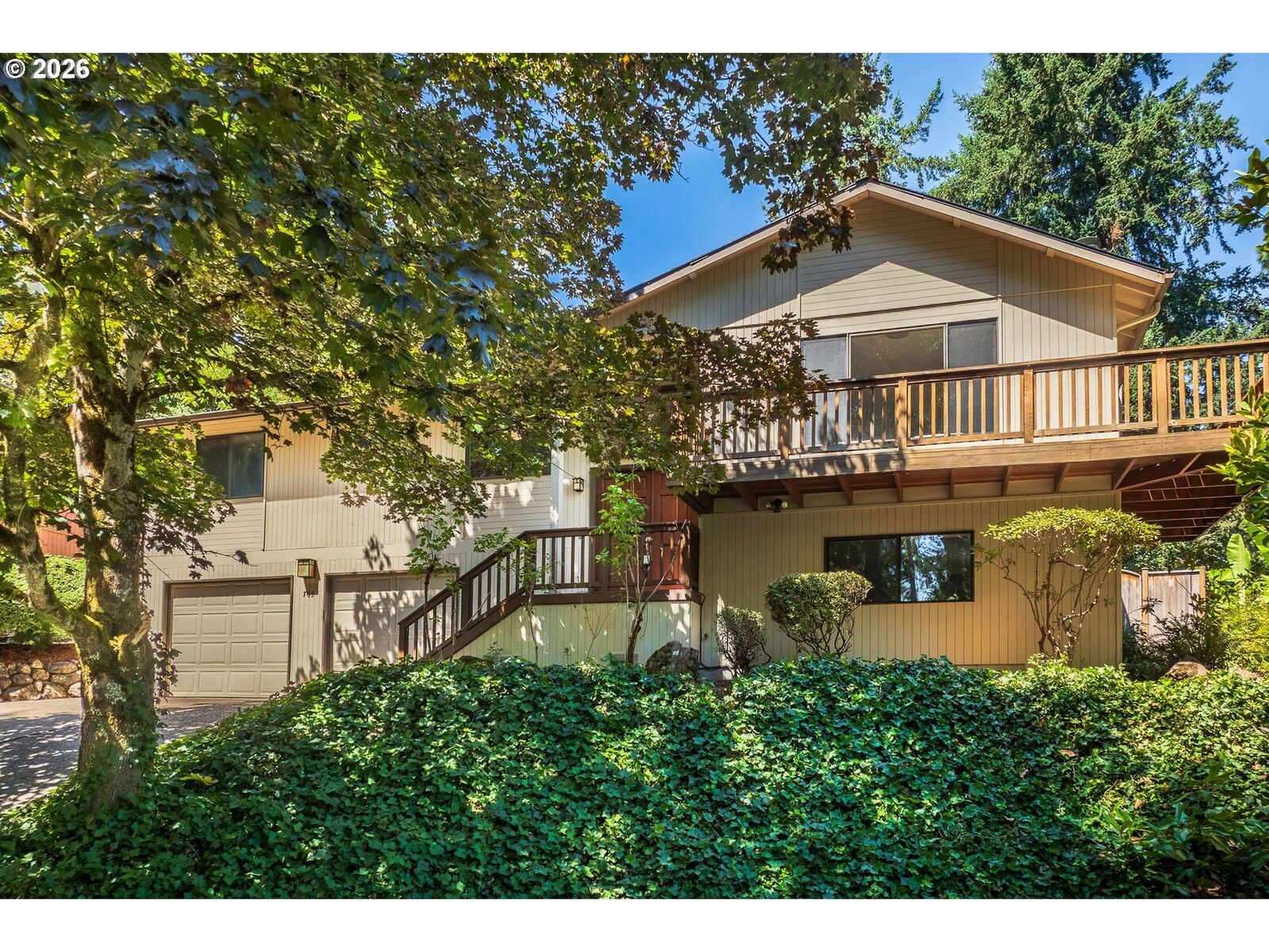 Property Photo: 765 Foothill Dr OR 97405