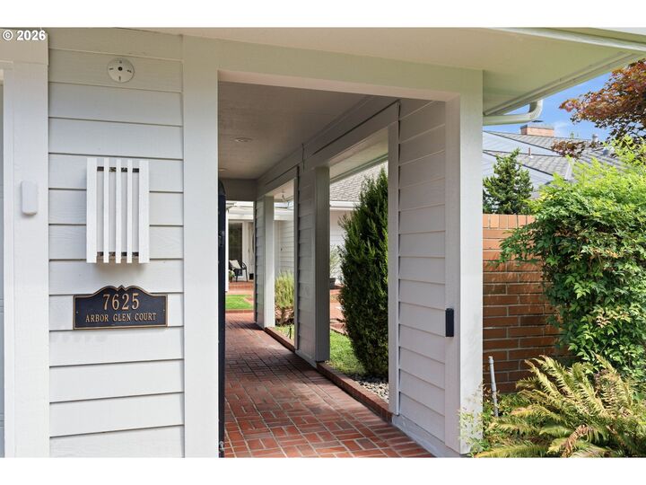 Property Photo: 7625 SW Arbor Glen Ct OR 97070