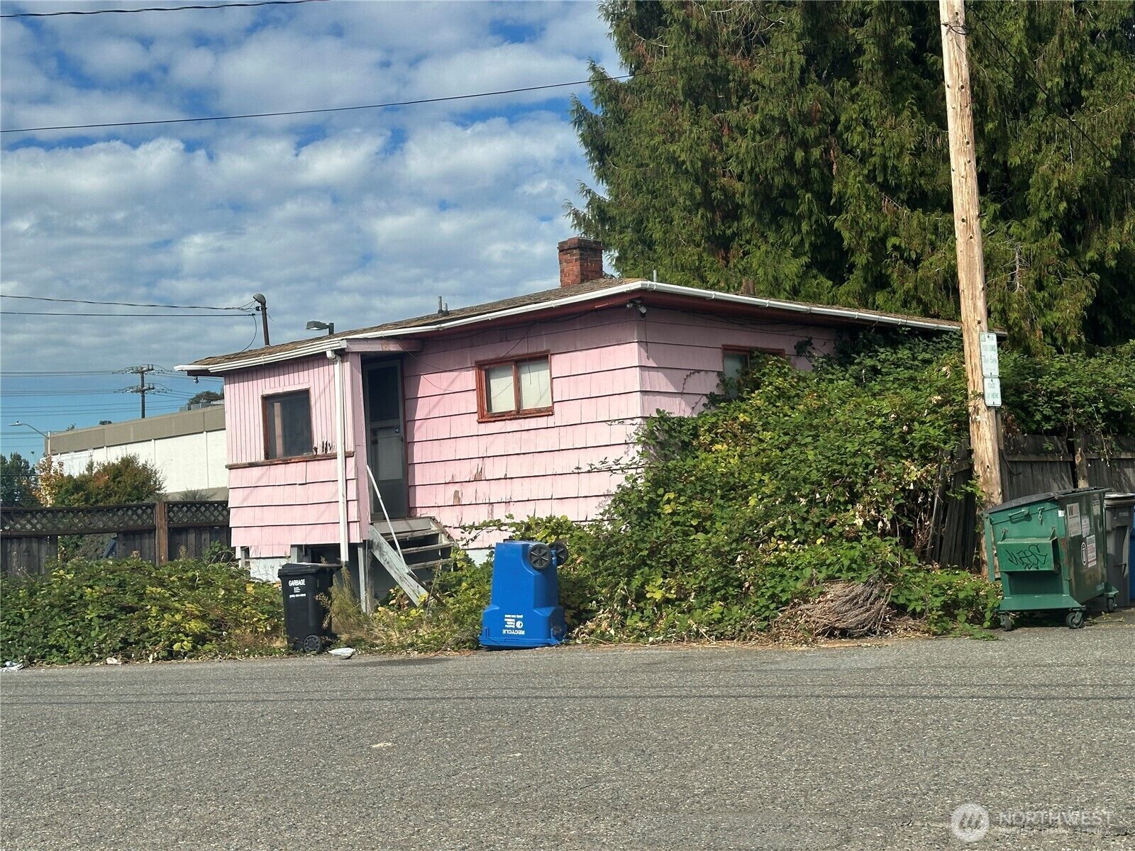 Property Photo:  507 S Mead Street  WA 98108 