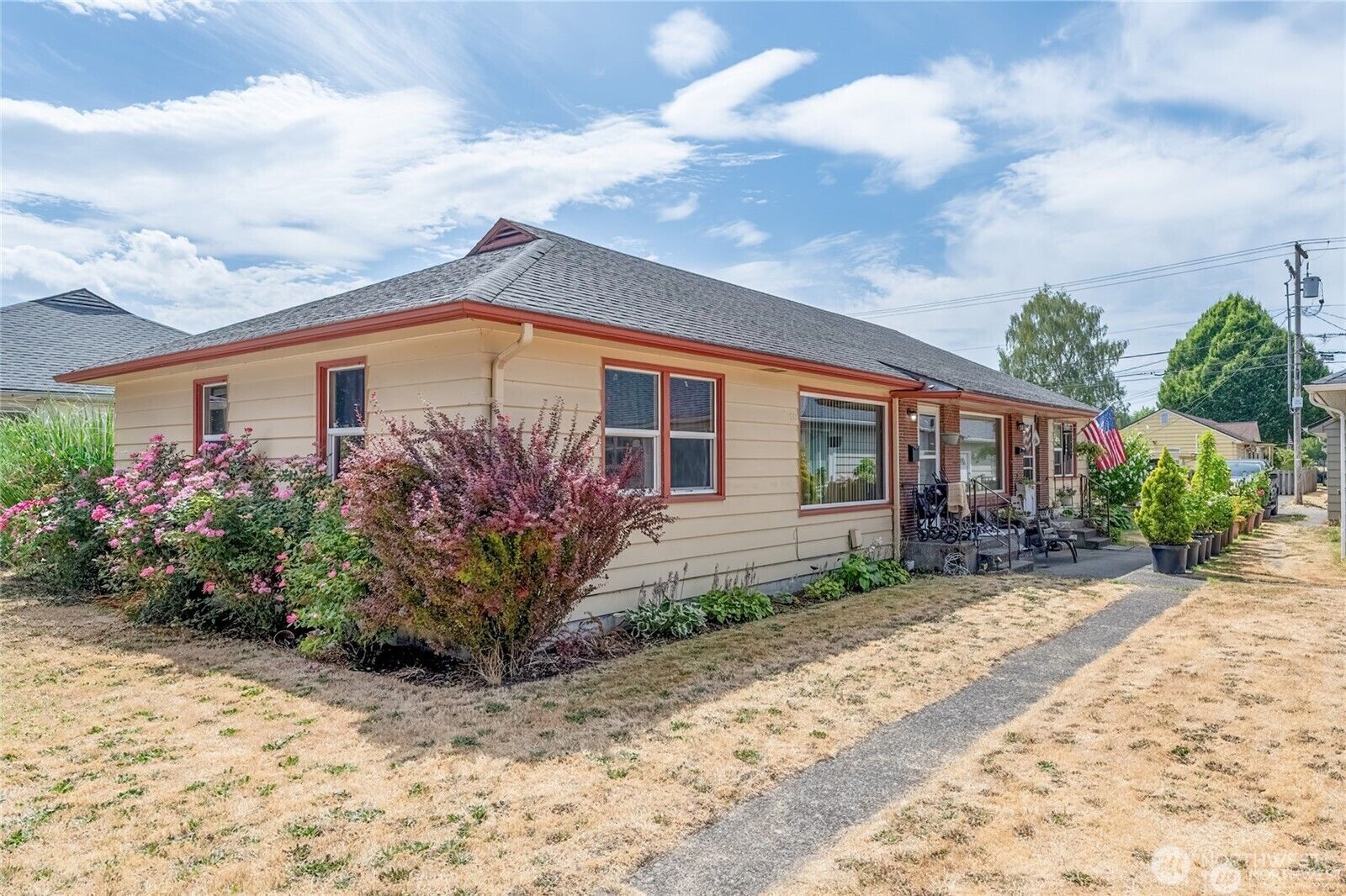Property Photo: 915 17th Avenue WA 98632