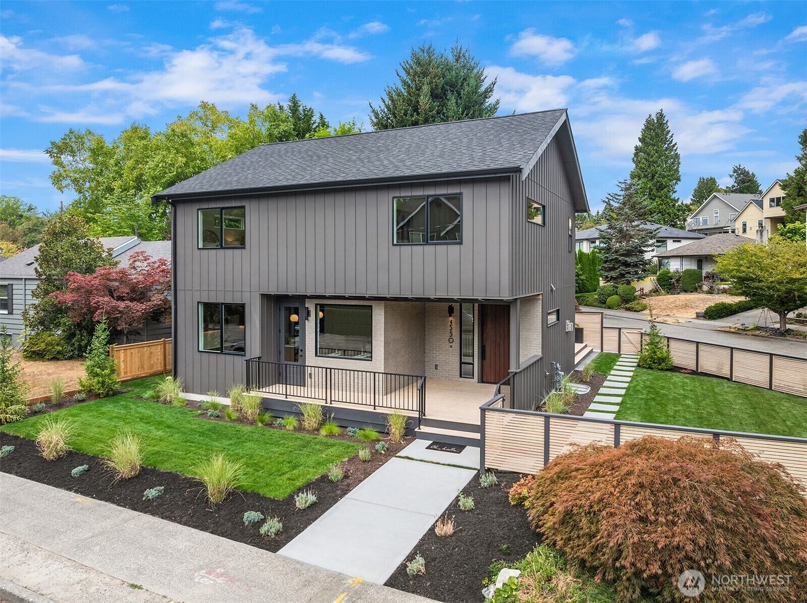 Property Photo:  4530 NE 55th Street  WA 98105 
