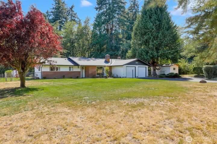 Property Photo:  2102  Vine Road  WA 98036 