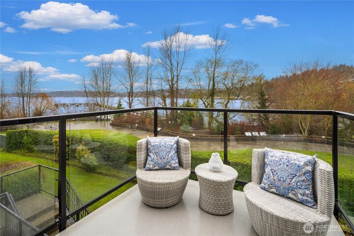 Property Photo: 6121 NE 175th Street A308 WA 98028