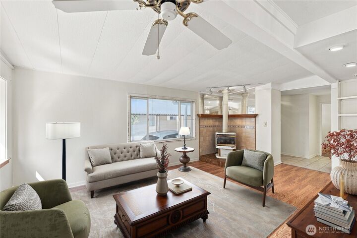 Property Photo: 18425 NE 95th Street 63 WA 98052