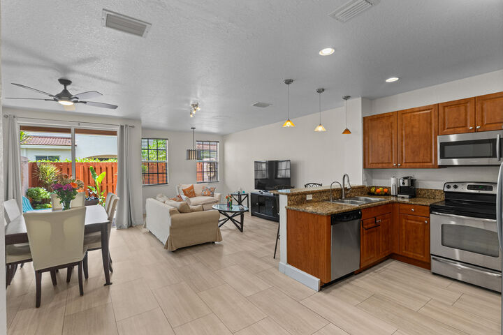 Property Photo:  213 Las Brisas Circle  FL 33326 