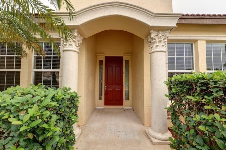 Property Photo:  833 SW Vineland Court  FL 34986 