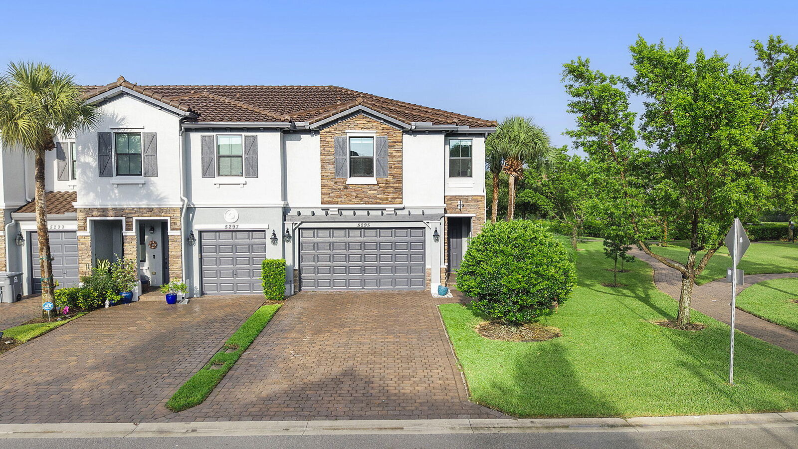 Property Photo:  5295 Santa Maria Avenue  FL 33436 