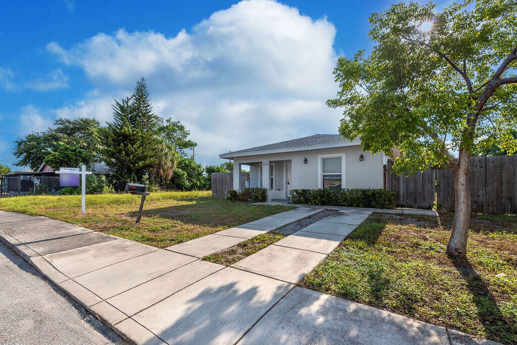 Property Photo:  1506 S J Street  FL 33460 
