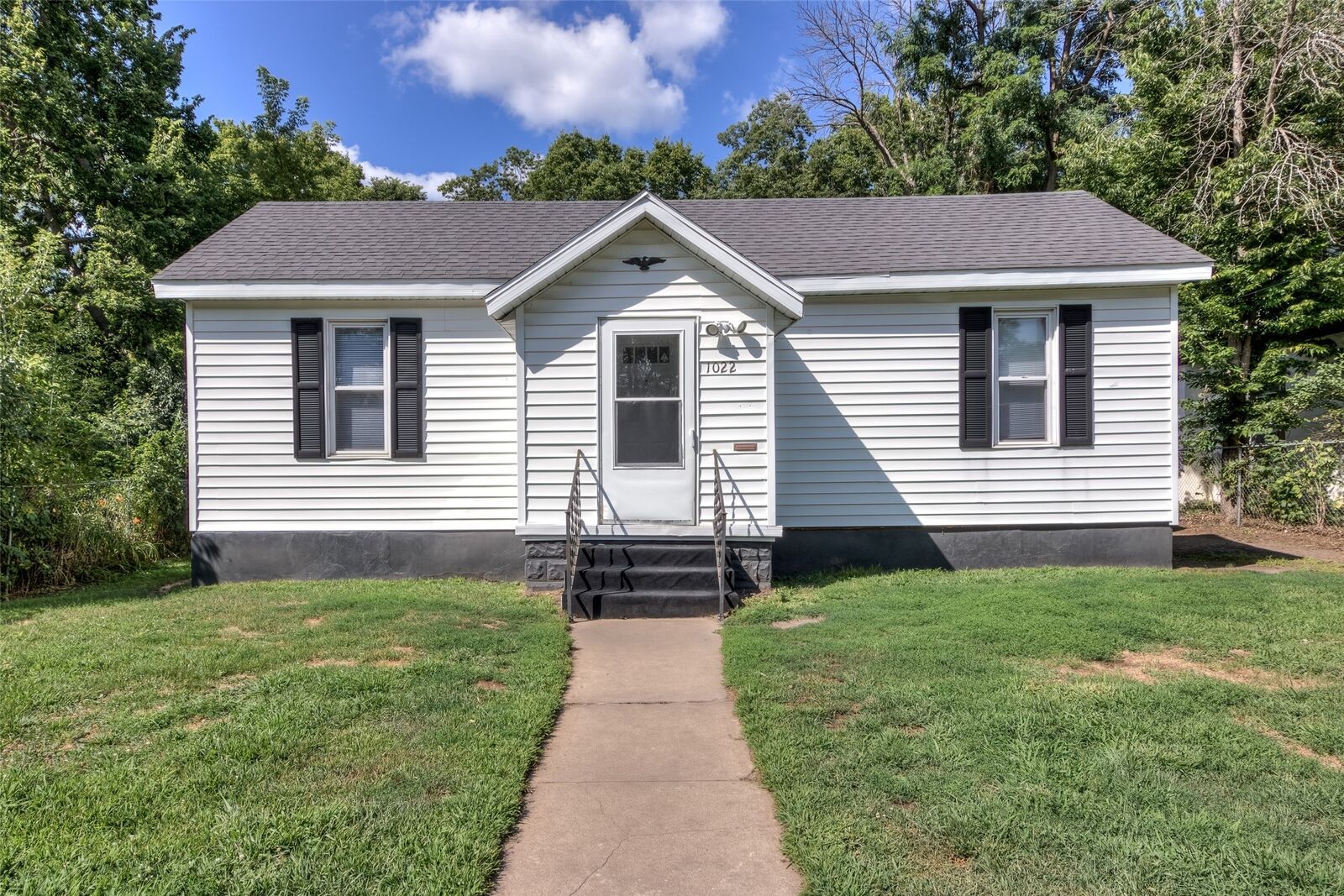 Property Photo:  1022 E Madison Street  WI 54703 