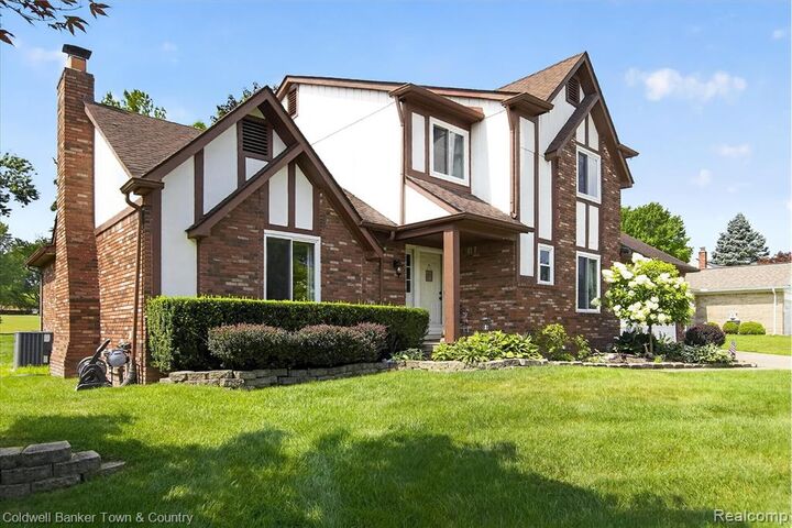 Property Photo:  524 Kentucky Drive  MI 48307 