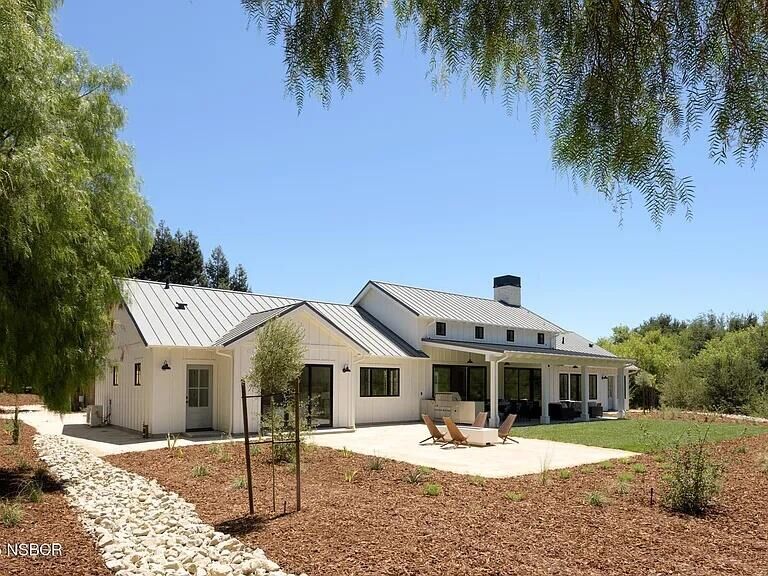 Property Photo:  2213 Keenan Drive  CA 93441 