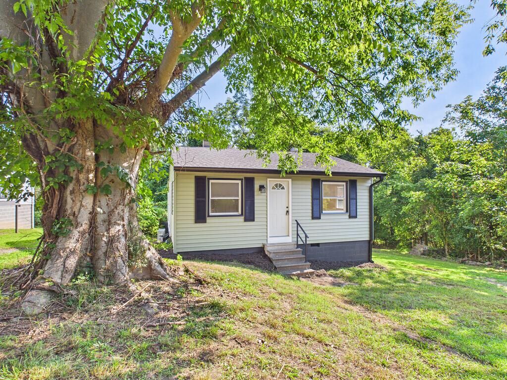 Property Photo: 604 Grace St VA 23901