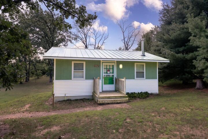 Property Photo:  1819 Castlewood Road  WI 53934 