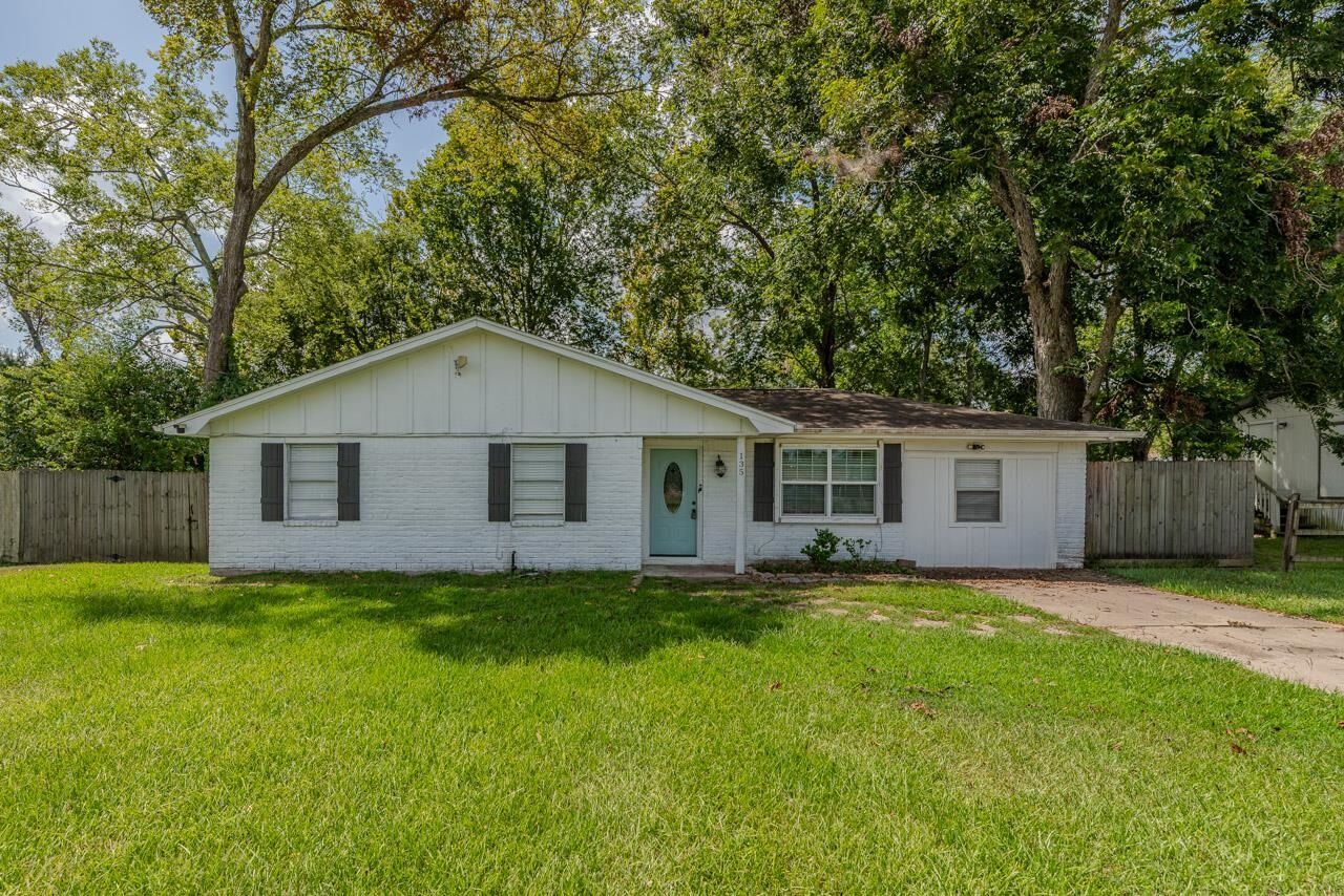 Property Photo: 135 W Barkley St. TX 77659-0000