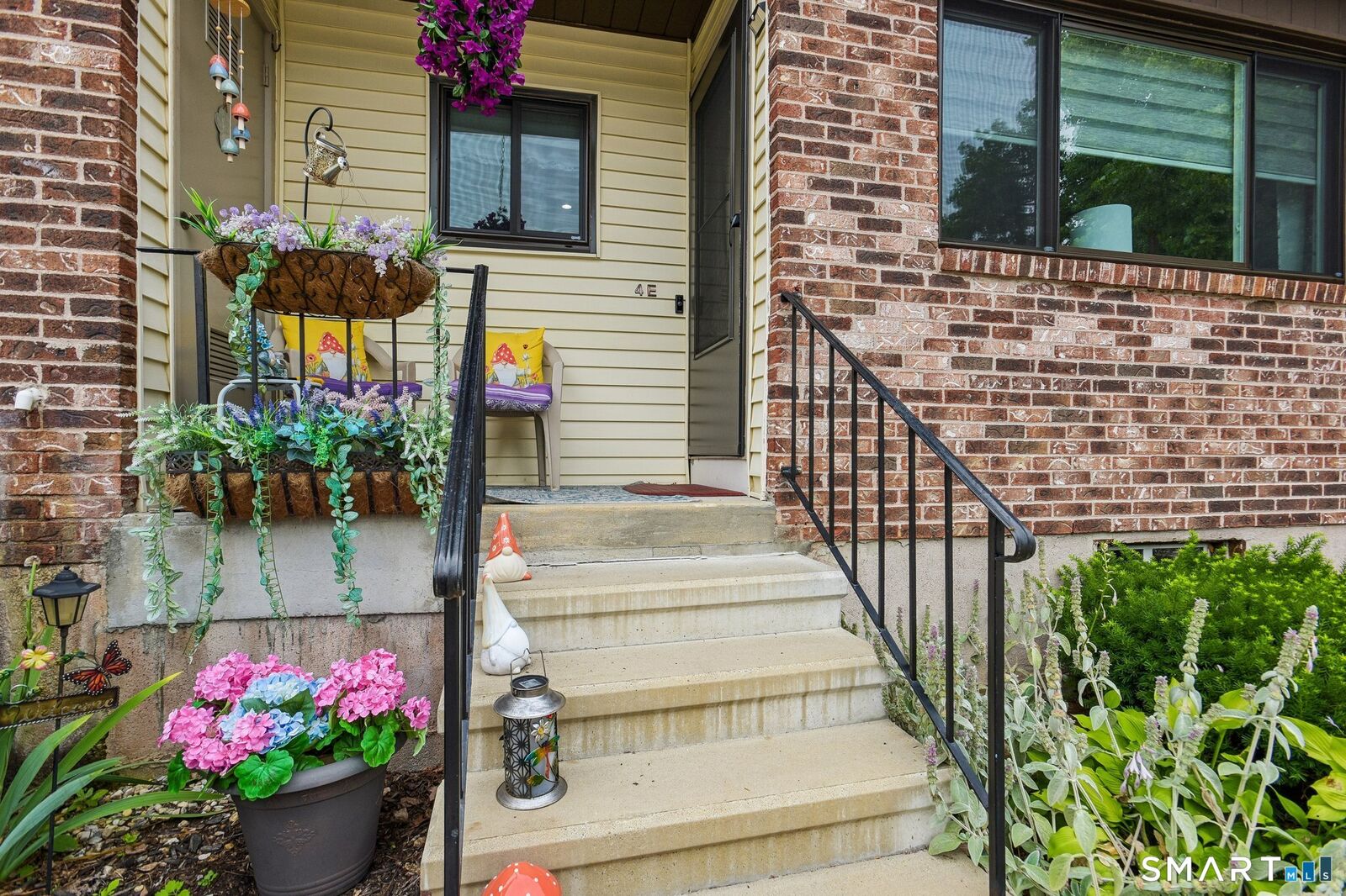 Property Photo: 140 Thompson Street 4E CT 06513