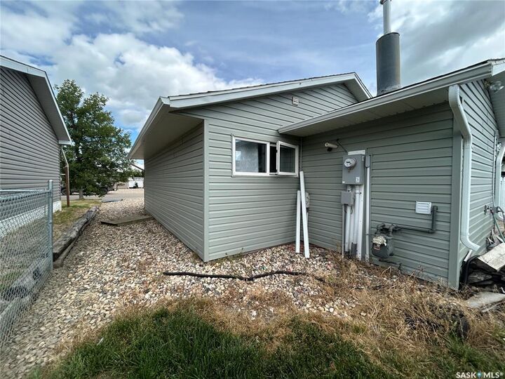 Property Photo:  714 101st Avenue  SK S0E 1T0 