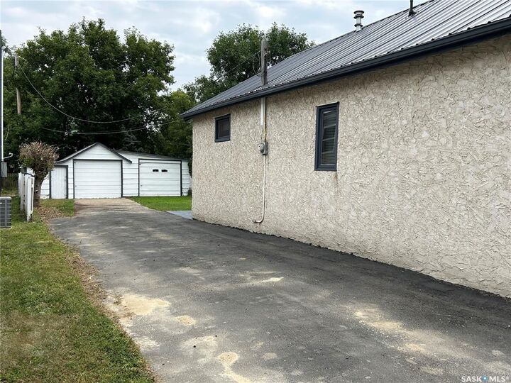 Property Photo:  317 Aldridge Street  SK S0C 0M0 