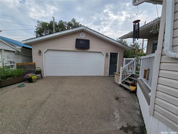 Property Photo:  311 Eisenhower Street  SK S4H 1S0 