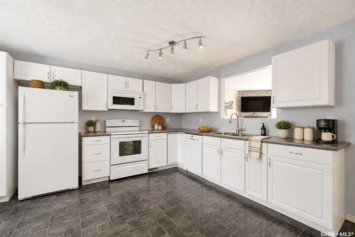 Property Photo: 2518 7th Avenue E SK S4N 5T4