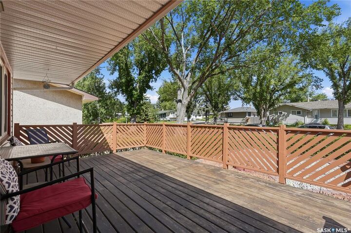 Property Photo: 35 Elmview Road SK S4R 0B1