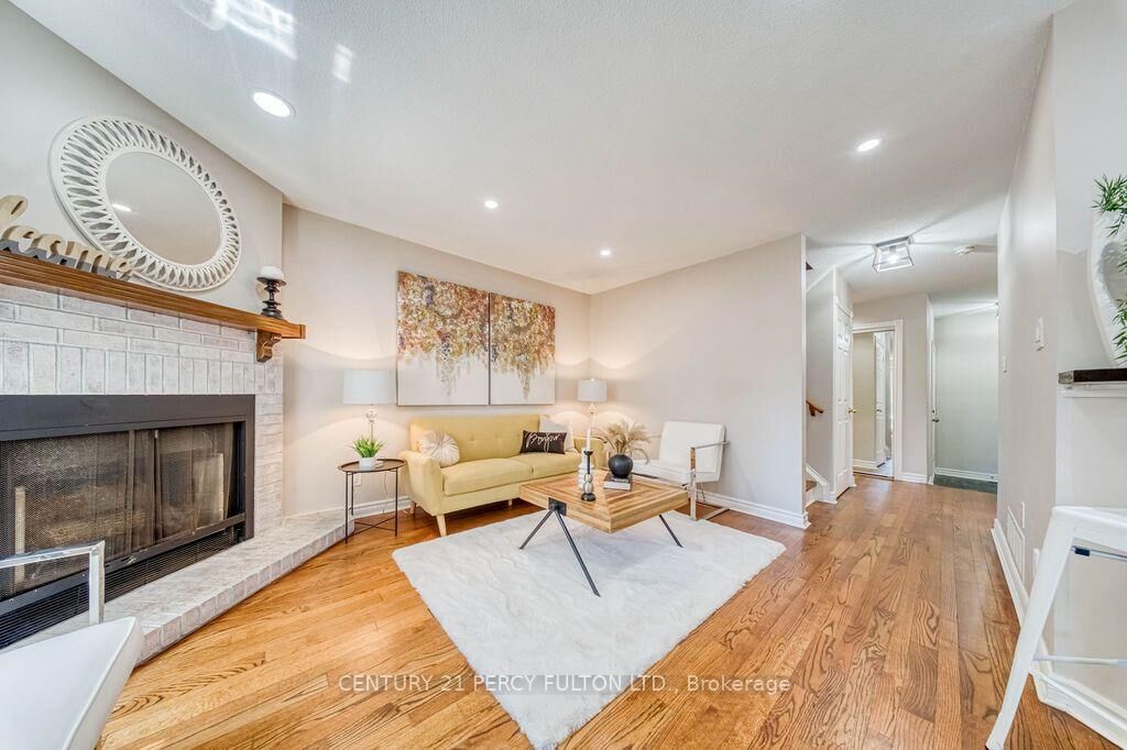 Photo de la propriété:  5522 Holbrook Road  ON L5M 5G4 