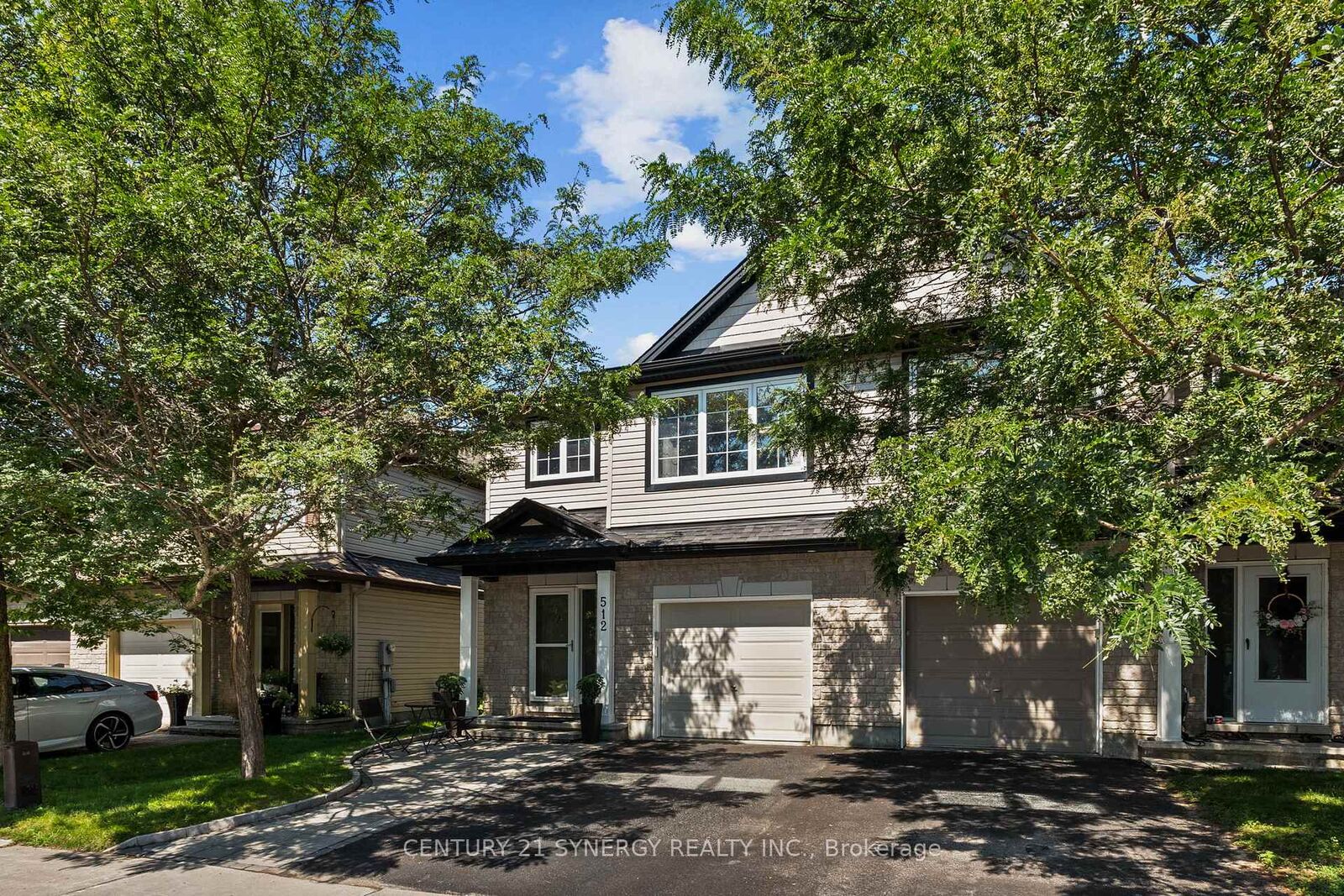 Property Photo: 512 Cherokee Way ON K2S 0H5