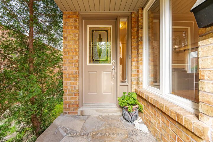 Property Photo: 38 Furrows End ON L6Z 4S5