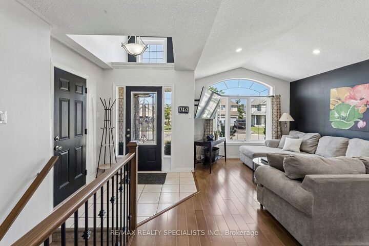 Property Photo: 375 Fairway Road ON N4T 0E1