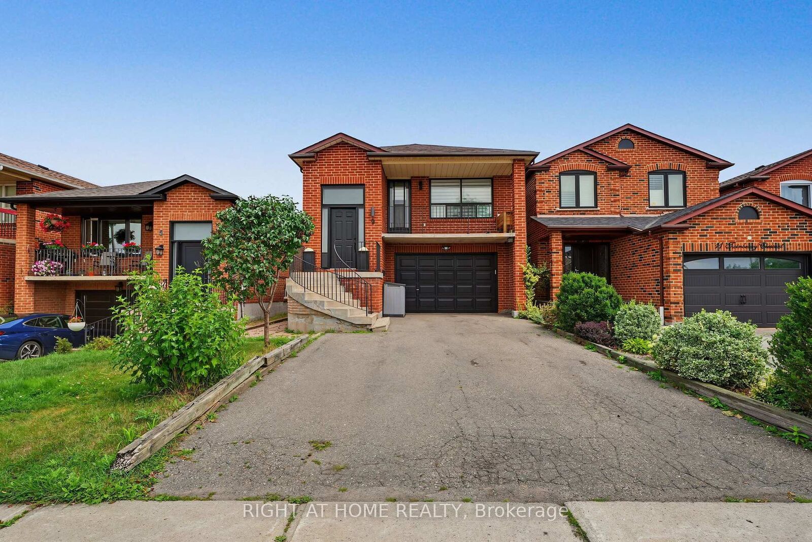 Property Photo: 9 Twinberry Crescent ON L4L 3X5