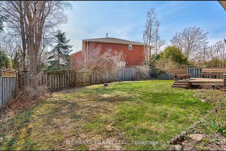 Property Photo: 2586 Hammond Road ON L5K 1T2
