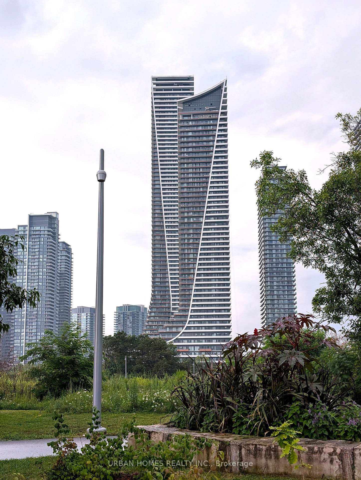 Property Photo:  30 Shore Breeze Drive 1512  ON M8V 0J1 